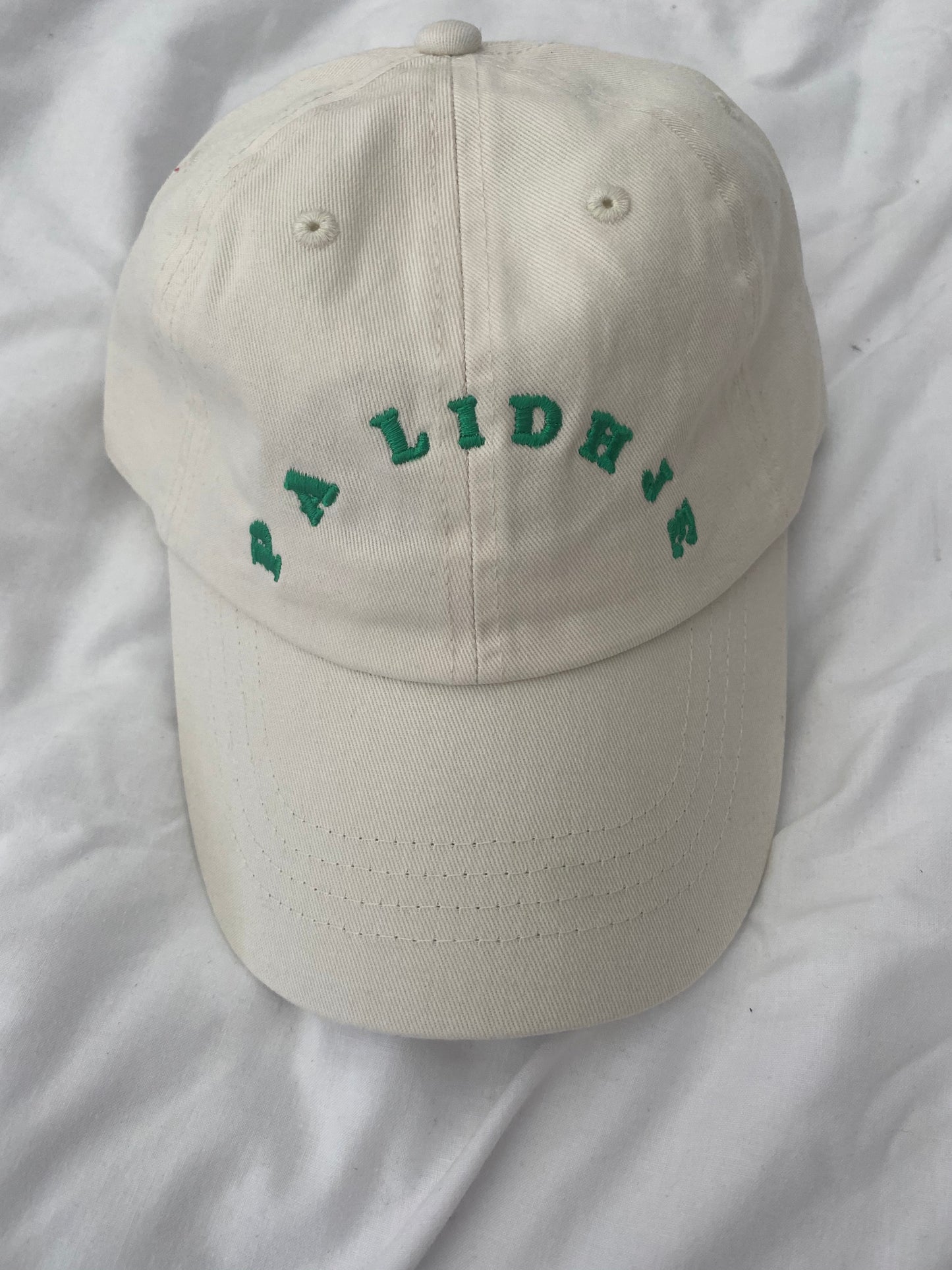 ‘Pa Lidhje’ Embroidered Baseball Cap - Beige